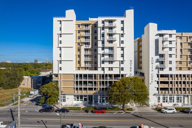Notre Dame Apartments in Miami, FL - Foto de edificio - Building Photo