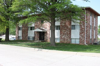 Southroads Apartments in Bellevue, NE - Foto de edificio - Building Photo