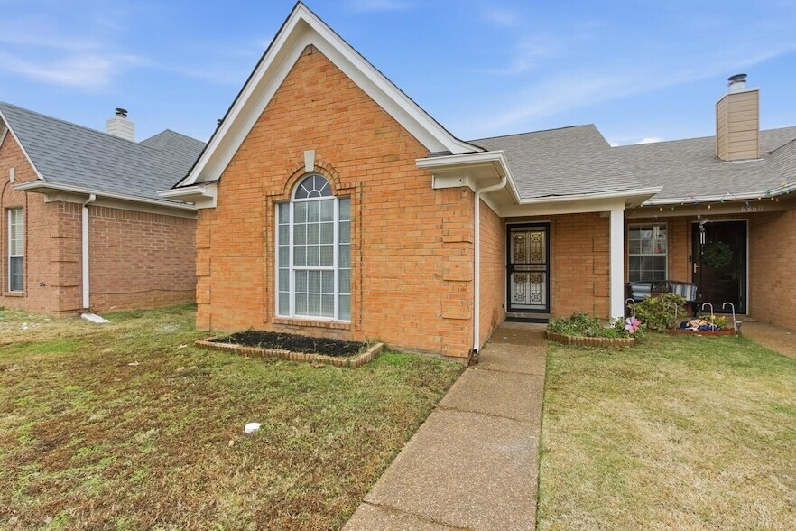 6856 Wrigley Dr in Cordova, TN - Foto de edificio