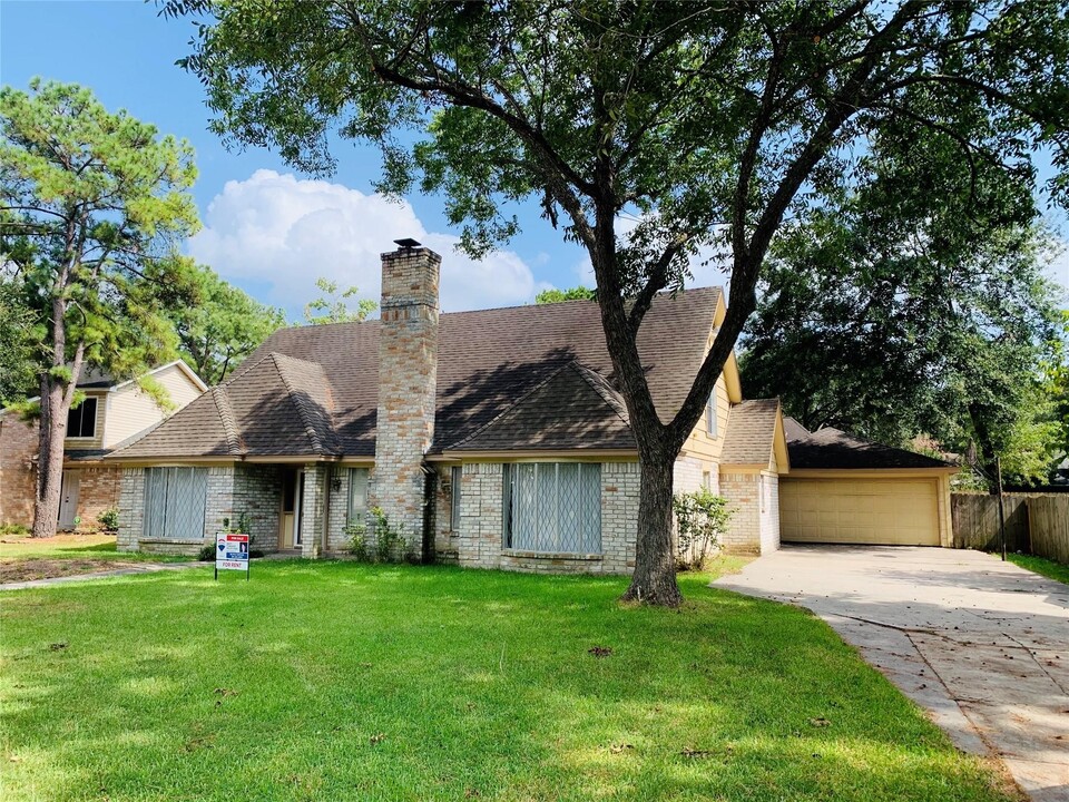 4811 Wind Chimes Dr in Houston, TX - Building Photo