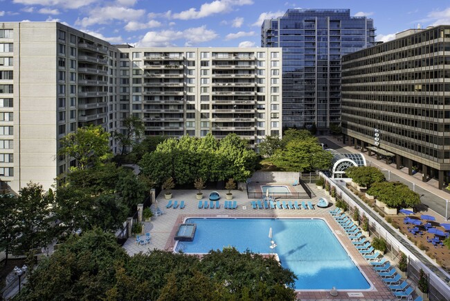 Crystal Plaza in Arlington, VA - Building Photo - Building Photo