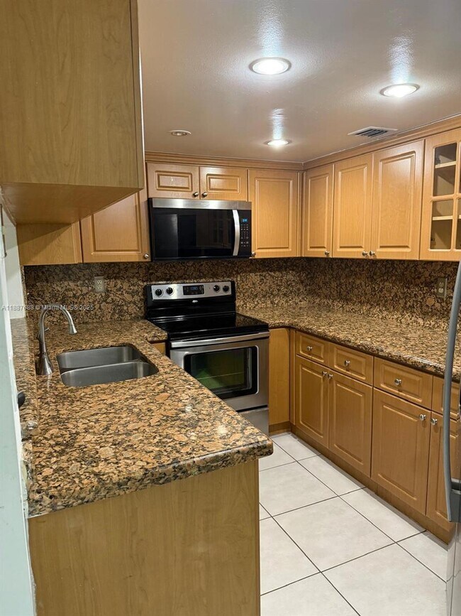 8305 SW 152nd Ave in Miami, FL - Building Photo - Building Photo