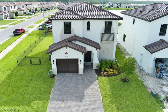 5626 Carrara Dr in Ave Maria, FL - Foto de edificio - Building Photo