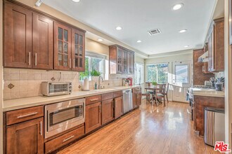 5659 Corbin Ave in Los Angeles, CA - Building Photo - Building Photo