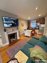16 Cedar Ln Way, Unit 2 in Boston, MA - Foto de edificio - Building Photo