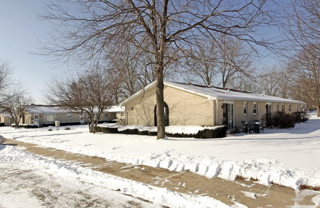 Winthrop Apartments in Winthrop Harbor, IL - Building Photo - Building Photo