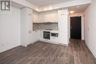 87-4187 Peter St in Toronto, ON - Building Photo - Building Photo
