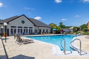Hunter Ridge Apartments in Elgin, IL - Building Photo