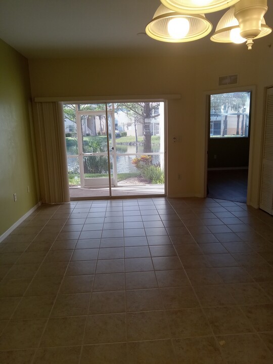 15420 Bellamar Cir, Unit 3113 in Ft. Myers, FL - Building Photo