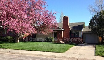 1915 E Custer St in Laramie, WY - Building Photo