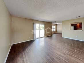 1312 Greenleaf Ct in Cedar Hill, TX - Foto de edificio - Building Photo