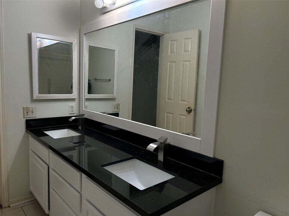 3106 Rimrock Dr in Missouri City, TX - Building Photo