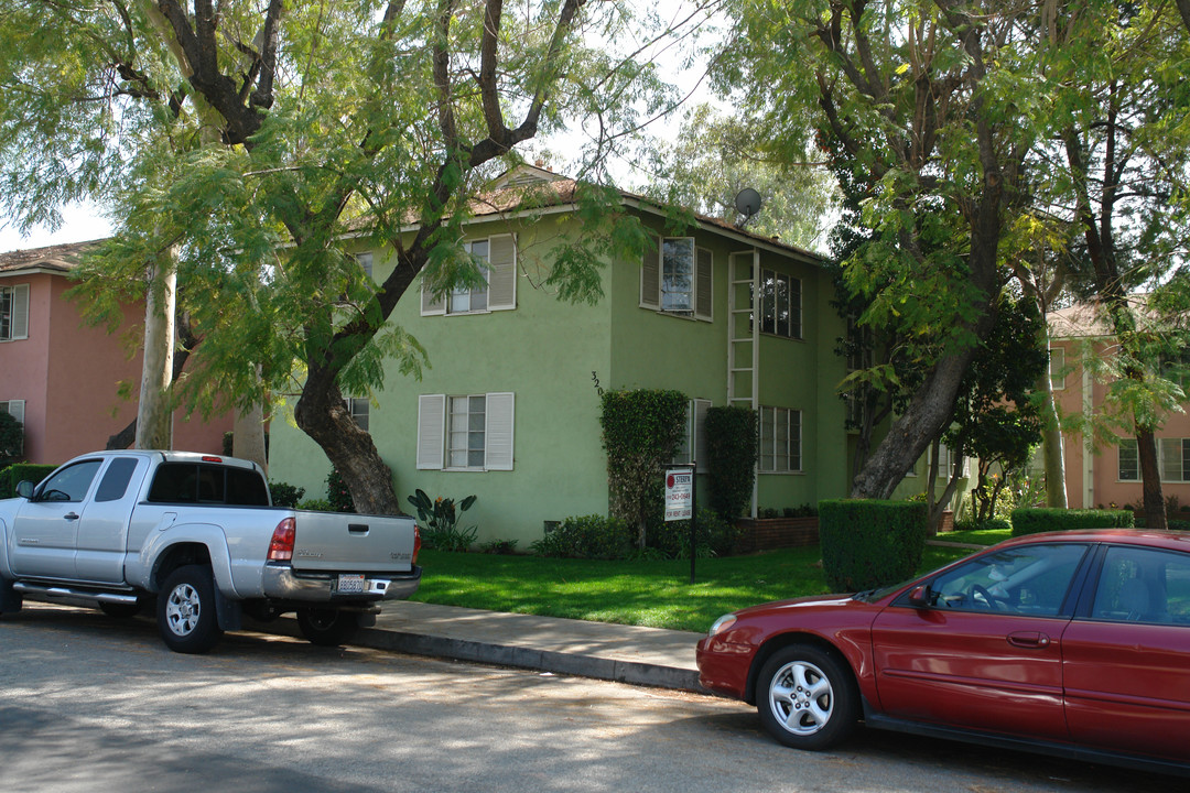 320 W Palmer Ave in Glendale, CA - Building Photo