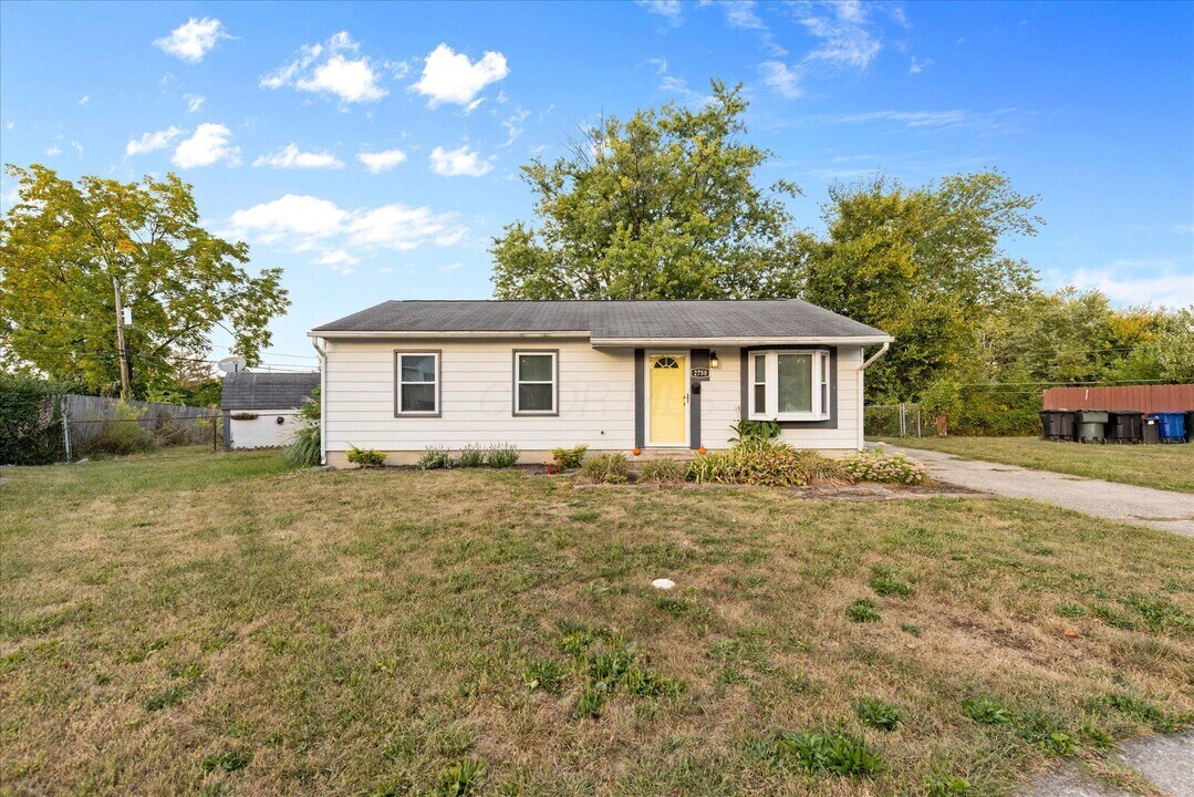 2750 Arbury Ct in Columbus, OH - Building Photo