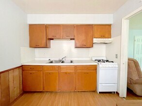 2468 Parkview Ave in Toledo, OH - Building Photo - Building Photo