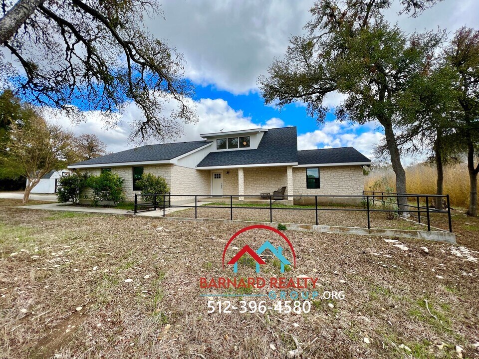 722 Thousand Oaks Loop in San Marcos, TX - Building Photo