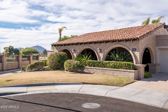 property at 7600 N Vía Camello Del Sur