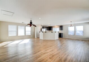 9527 Violet Sunset Ave in Las Vegas, NV - Building Photo - Building Photo