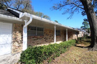 10038 Briarwild Ln in Houston, TX - Building Photo - Building Photo