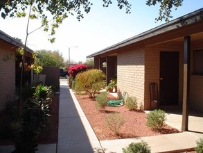 Villa Paradise in Phoenix, AZ - Building Photo - Building Photo