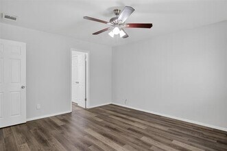 534 Canary Ln in Red Oak, TX - Foto de edificio - Building Photo