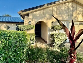 2381 Timbercrest Cir W in Clearwater, FL - Building Photo - Building Photo