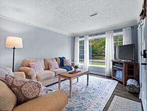 6771 Greenleaf Ave, Unit SI ID1496046P in Parma Heights, OH - Foto de edificio - Building Photo