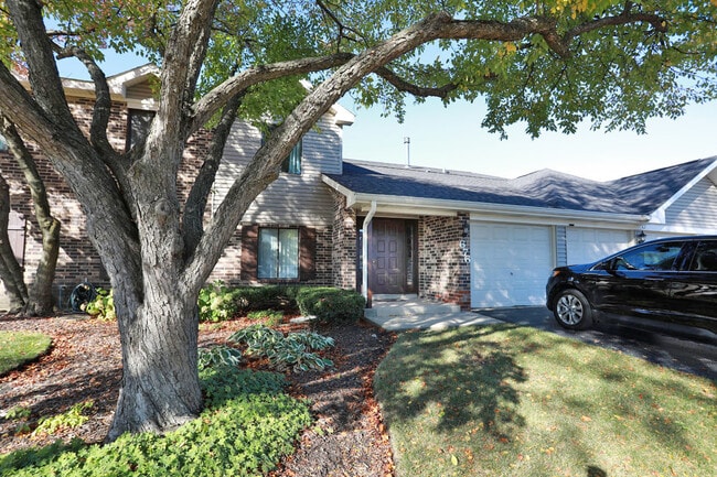 property at 676 Cross Creek Dr N