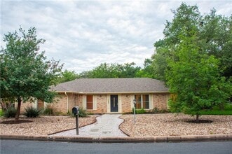 7000 Greenock St in Austin, TX - Building Photo - Building Photo