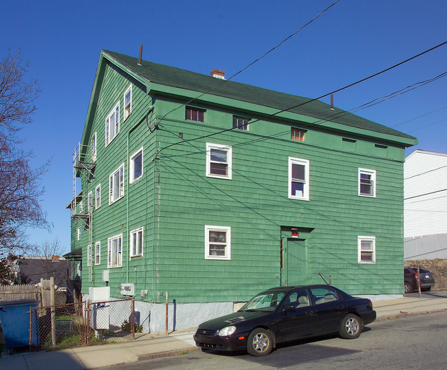 399 Bank St in Fall River, MA - Building Photo - Building Photo