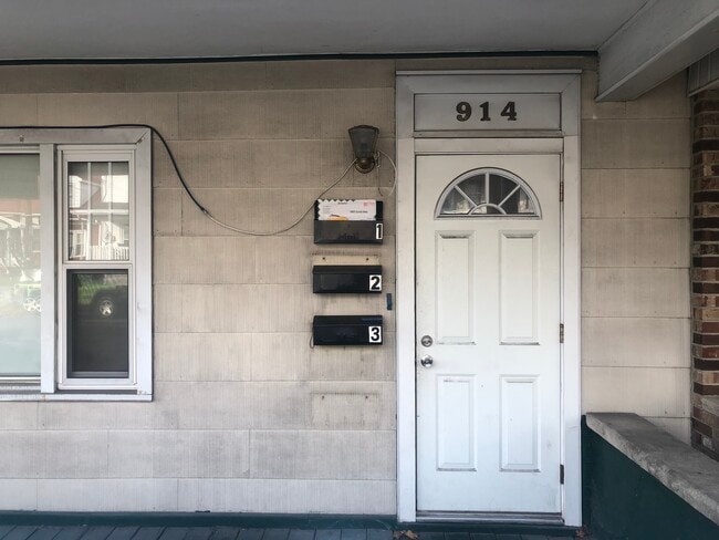 914 w walnut st, Unit 1 in Coal Township, PA - Building Photo - Building Photo