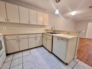 5330 Elmhurst Rd in West Palm Beach, FL - Building Photo - Building Photo