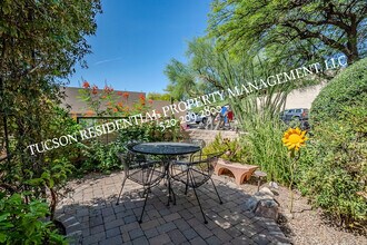 5084 N Camino Del Lazo in Tucson, AZ - Building Photo - Building Photo