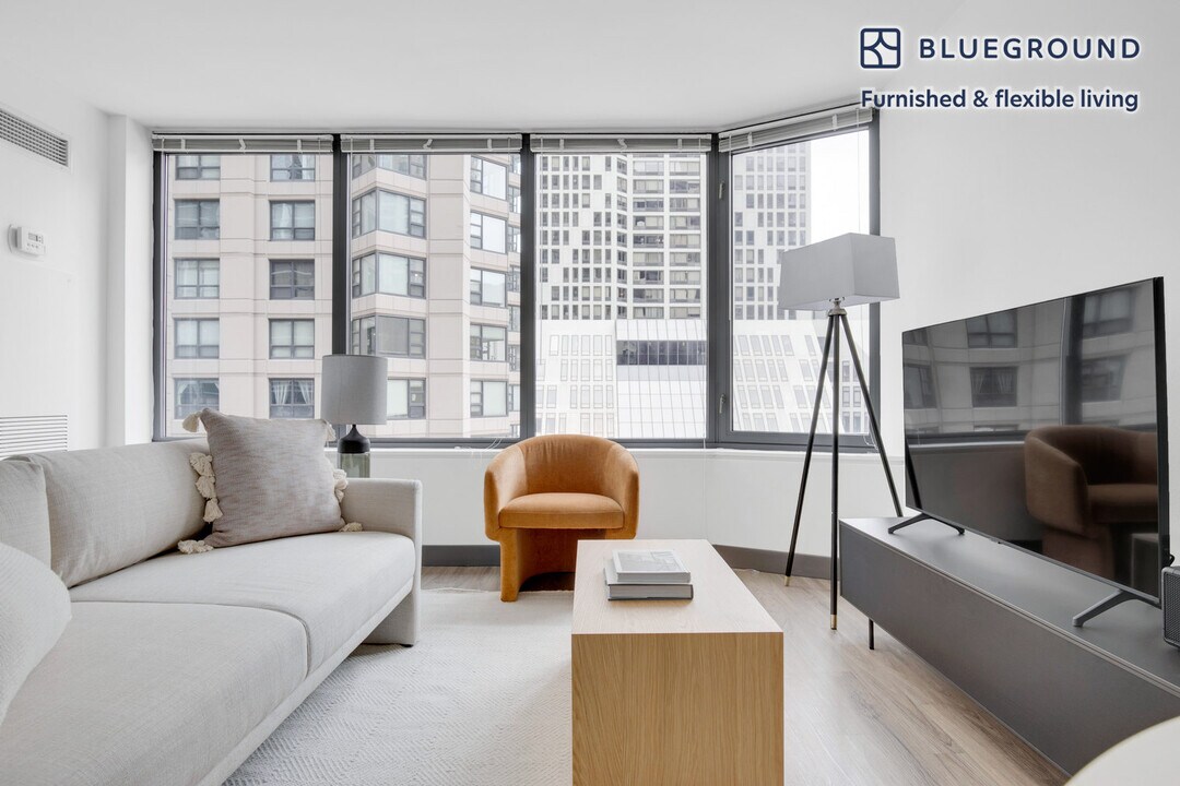 420 E Ohio St in Chicago, IL - Building Photo