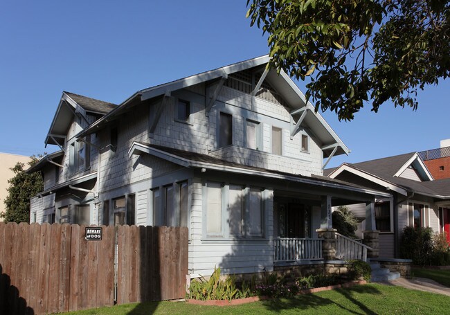 833 Cedar Ave in Long Beach, CA - Foto de edificio - Building Photo