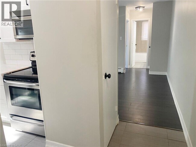 163 Chandler Dr in Kitchener, ON - Building Photo - Building Photo