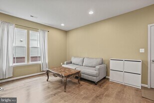 20405 Codman Dr in Ashburn, VA - Building Photo