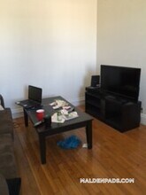 17-19-19 Washington St S, Unit 203 in Malden, MA - Foto de edificio - Building Photo