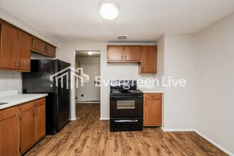 1712 W Loveland Ave in Loveland, OH - Foto de edificio - Building Photo