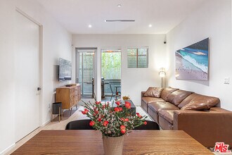 1030 Kings Rd in West Hollywood, CA - Building Photo - Building Photo