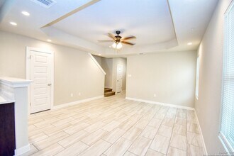8303 V. Pisa in San Antonio, TX - Building Photo - Building Photo
