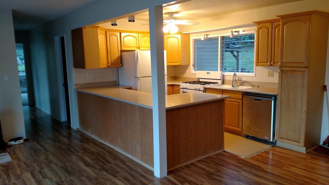 1375 Akalani Loop, Unit B in Kailua, HI - Building Photo