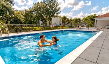 Golf Villas at Sabal Palm Apartments in Tamarac, FL - Building Photo - Building Photo