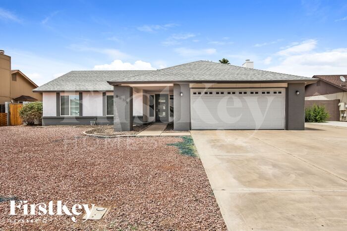 8038 W Windrose Dr in Peoria, AZ - Foto de edificio