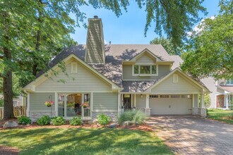 2 Cedar Gate Cir in Sugar Grove, IL - Building Photo - Building Photo