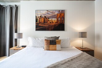 326 Rue De la Gauchetière O in Montréal, QC - Building Photo - Building Photo