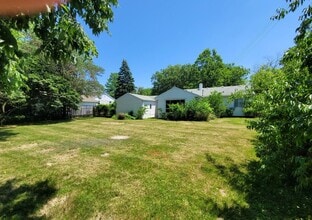 AVAILABLE JUNE 2026 - 2 BR + DEN WITH LARGE YARD in West Lafayette, IN - Building Photo - Building Photo