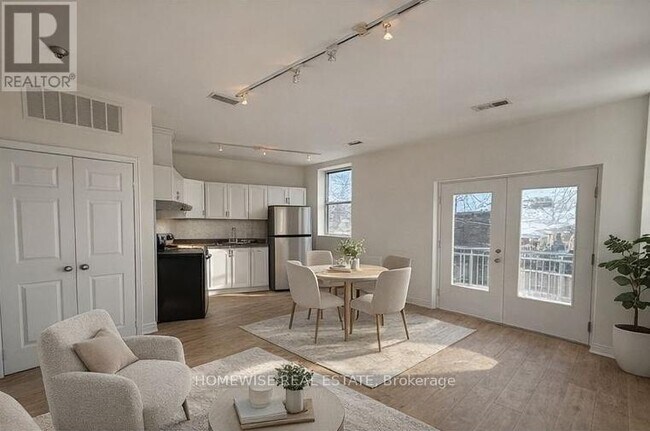 3635 Dundas St W in Toronto, ON - Building Photo - Building Photo