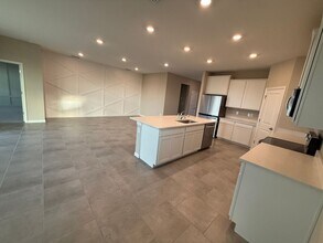 11105 Cotton Vale Pl in San Antonio, FL - Building Photo - Building Photo