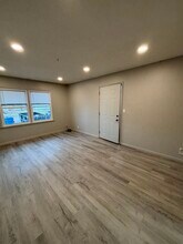 406 N Main St, Unit Unit 2 in Prairie City, IA - Building Photo - Building Photo